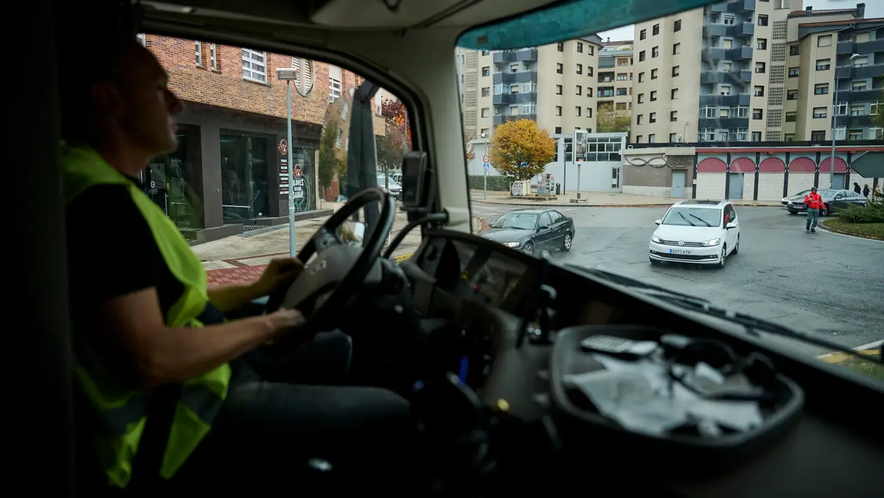Camionada convocada por Tradisna, ANET e HIRU para reclamar "peajes para nadie, fiscalidad justa e infraestructuras seguras" para el sector del transporte. PABLO LASAOSA