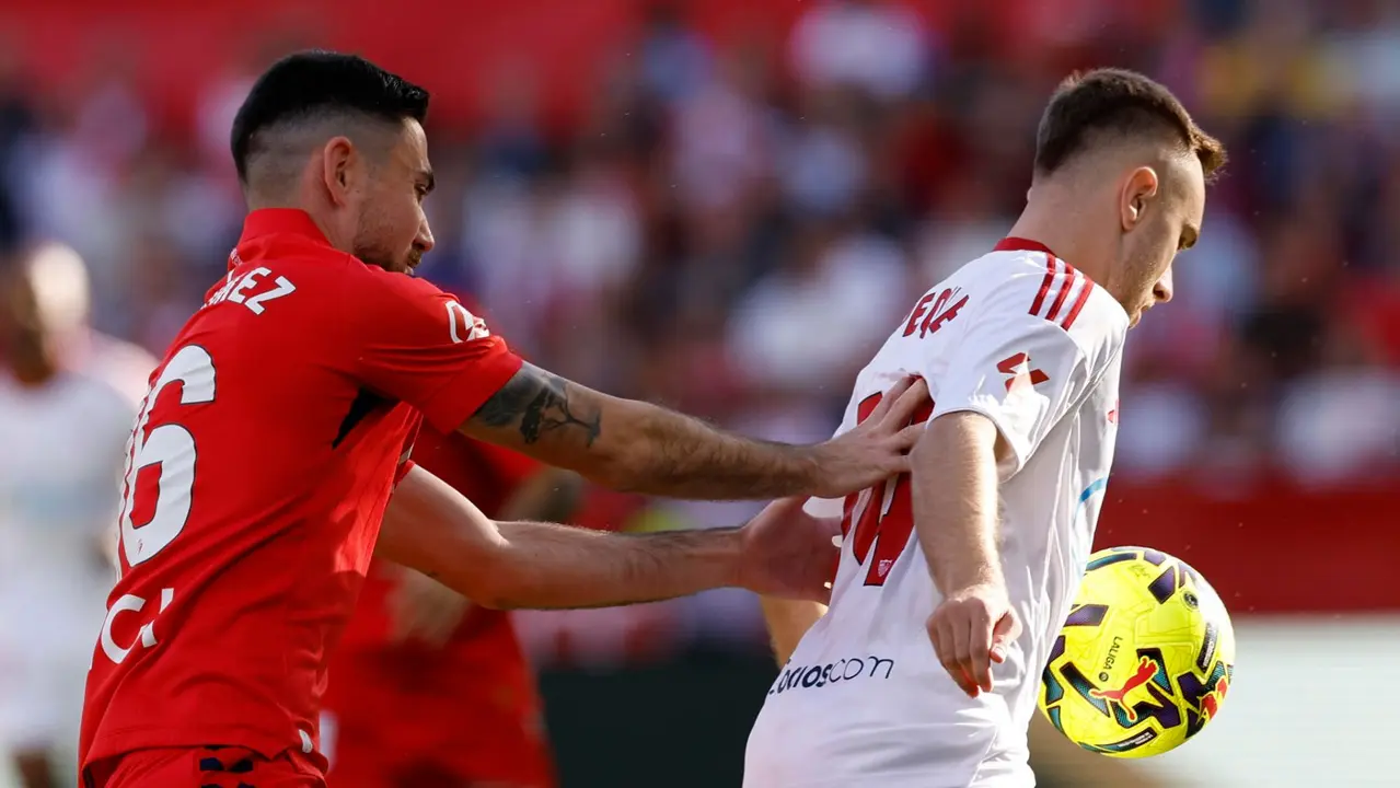 Moi Gómez en el Sevilla Osasuna. EFE