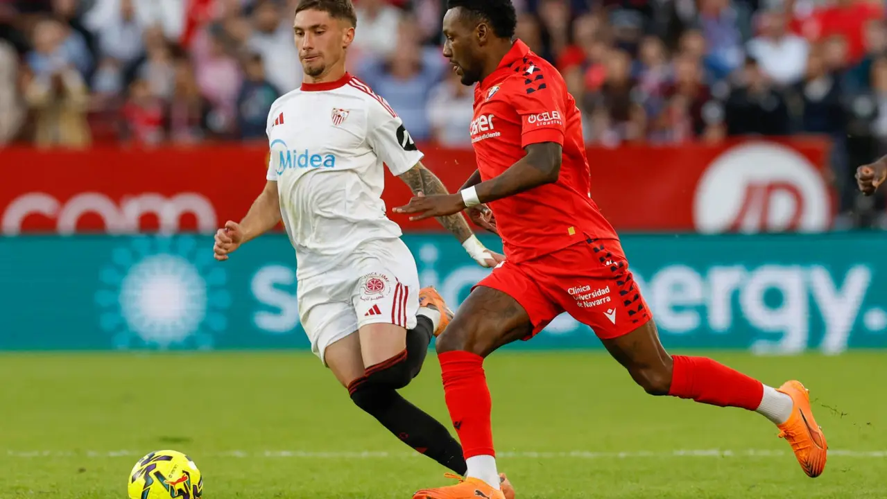 Sheraldo Becker en el Sevilla Osasuna. EFE