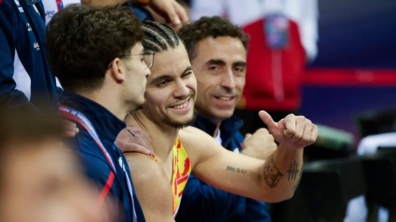 El gimnasta español Jorge Martín después del ejercicio en la final de trampolín este domingo, durante el Campeonato del Mundo de Gimnasia Trampolín que se celebra en Pamplona. EFE/ Iñaki Porto
