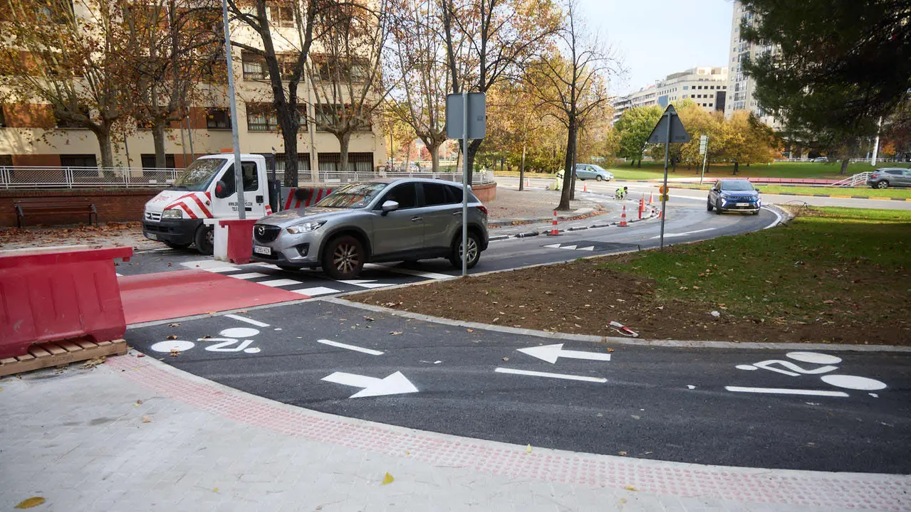 xLa Gerencia y la Comisión de Urbanismo del Ayuntamiento visitan las obras de mejora de la accesibilidad y de la movilidad en el entorno de la plaza de los Fueros. NAVARRA.COM
