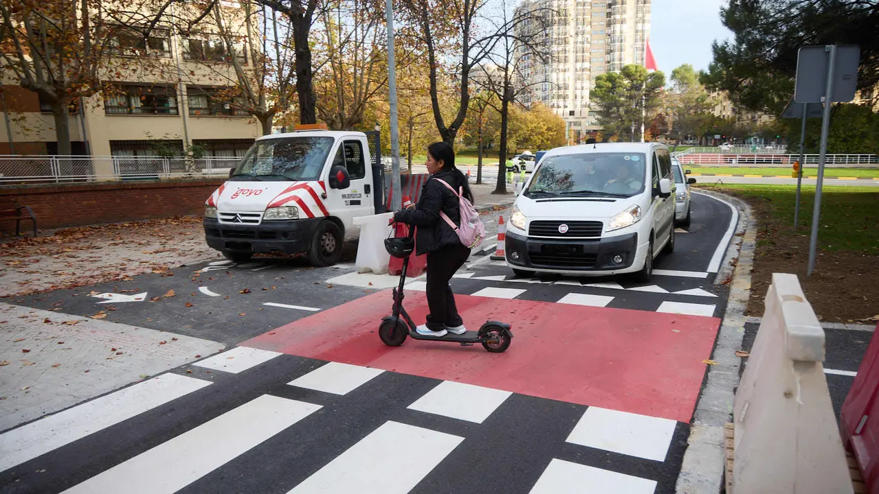 xLa Gerencia y la Comisión de Urbanismo del Ayuntamiento visitan las obras de mejora de la accesibilidad y de la movilidad en el entorno de la plaza de los Fueros. NAVARRA.COM