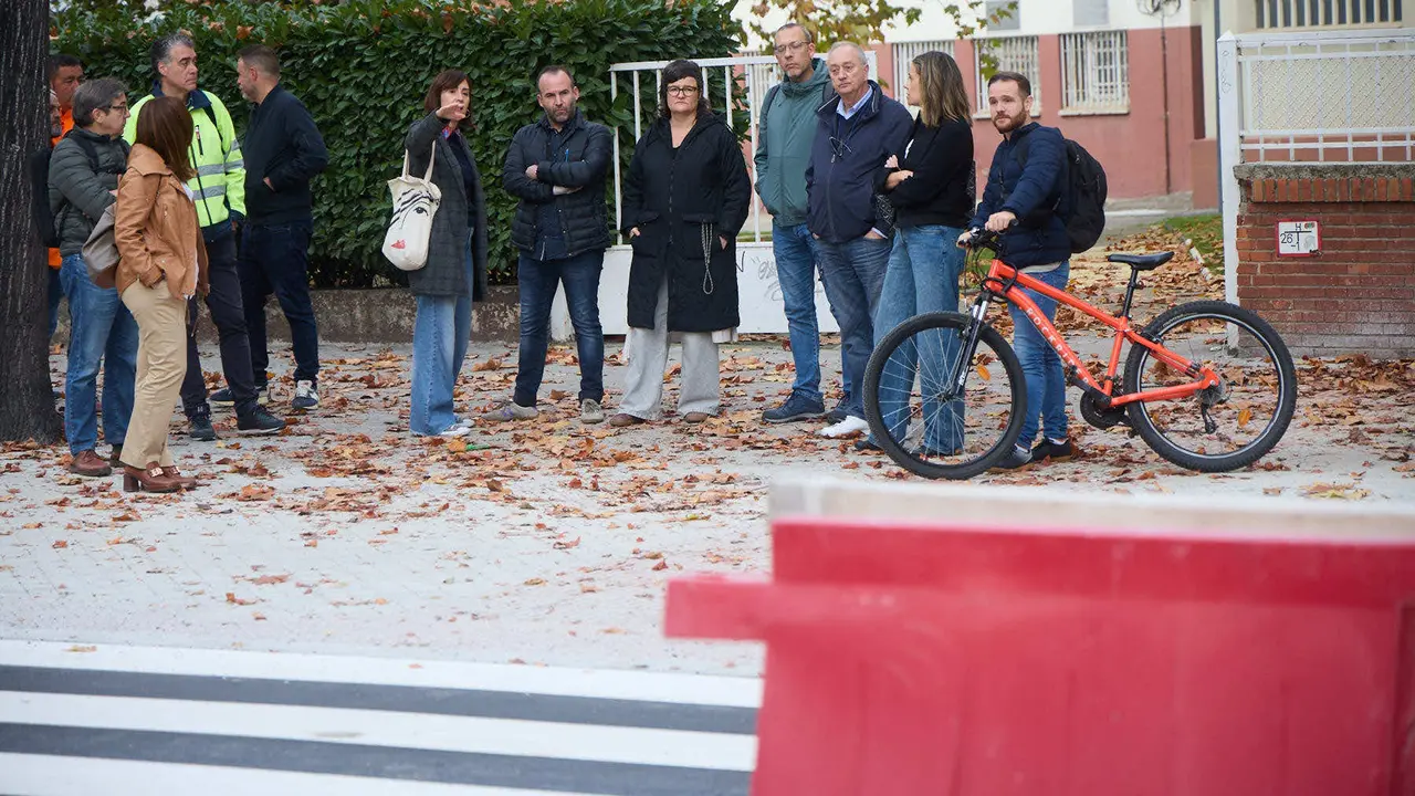 xLa Gerencia y la Comisión de Urbanismo del Ayuntamiento visitan las obras de mejora de la accesibilidad y de la movilidad en el entorno de la plaza de los Fueros. NAVARRA.COM
