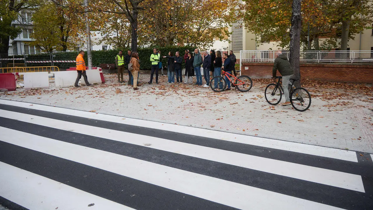 xLa Gerencia y la Comisión de Urbanismo del Ayuntamiento visitan las obras de mejora de la accesibilidad y de la movilidad en el entorno de la plaza de los Fueros. NAVARRA.COM