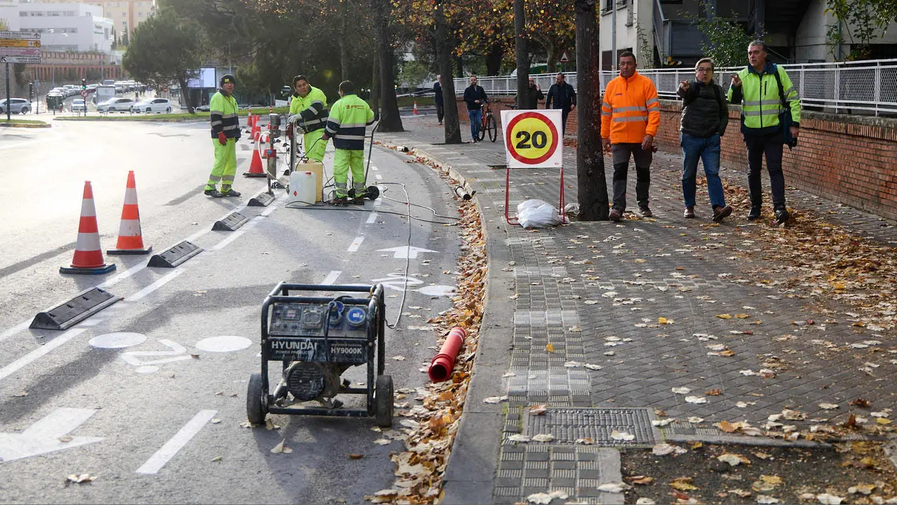 xLa Gerencia y la Comisión de Urbanismo del Ayuntamiento visitan las obras de mejora de la accesibilidad y de la movilidad en el entorno de la plaza de los Fueros. NAVARRA.COM
