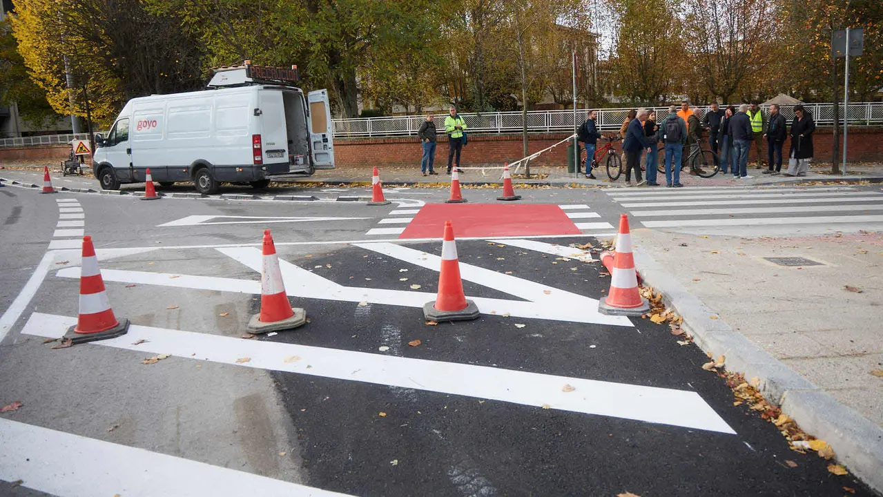 xLa Gerencia y la Comisión de Urbanismo del Ayuntamiento visitan las obras de mejora de la accesibilidad y de la movilidad en el entorno de la plaza de los Fueros. NAVARRA.COM