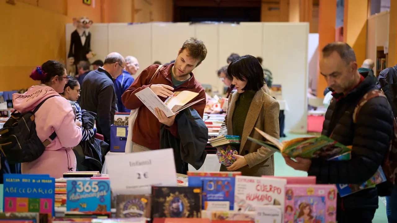 Inauguración del 30º aniversario del rastrillo de la asociación Nuevo Futuro. Antigua estación de autobuses de Pamplona. PABLO LASAOSA