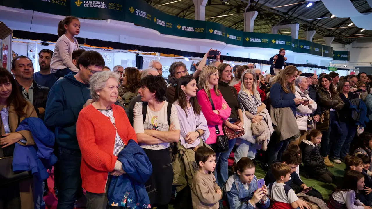 Inauguración del 30º aniversario del rastrillo de la asociación Nuevo Futuro. Antigua estación de autobuses de Pamplona. PABLO LASAOSA