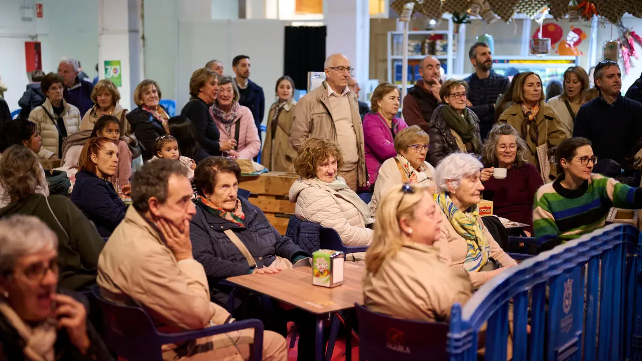 Inauguración del 30º aniversario del rastrillo de la asociación Nuevo Futuro. Antigua estación de autobuses de Pamplona. PABLO LASAOSA