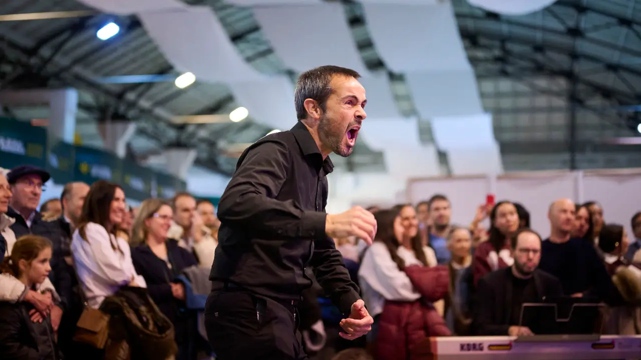 Inauguración del 30º aniversario del rastrillo de la asociación Nuevo Futuro. Antigua estación de autobuses de Pamplona. PABLO LASAOSA