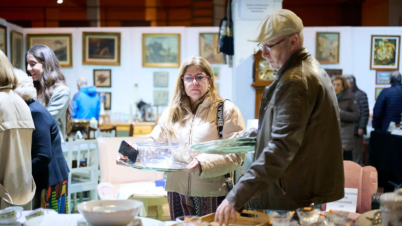 Inauguración del 30º aniversario del rastrillo de la asociación Nuevo Futuro. Antigua estación de autobuses de Pamplona. PABLO LASAOSA