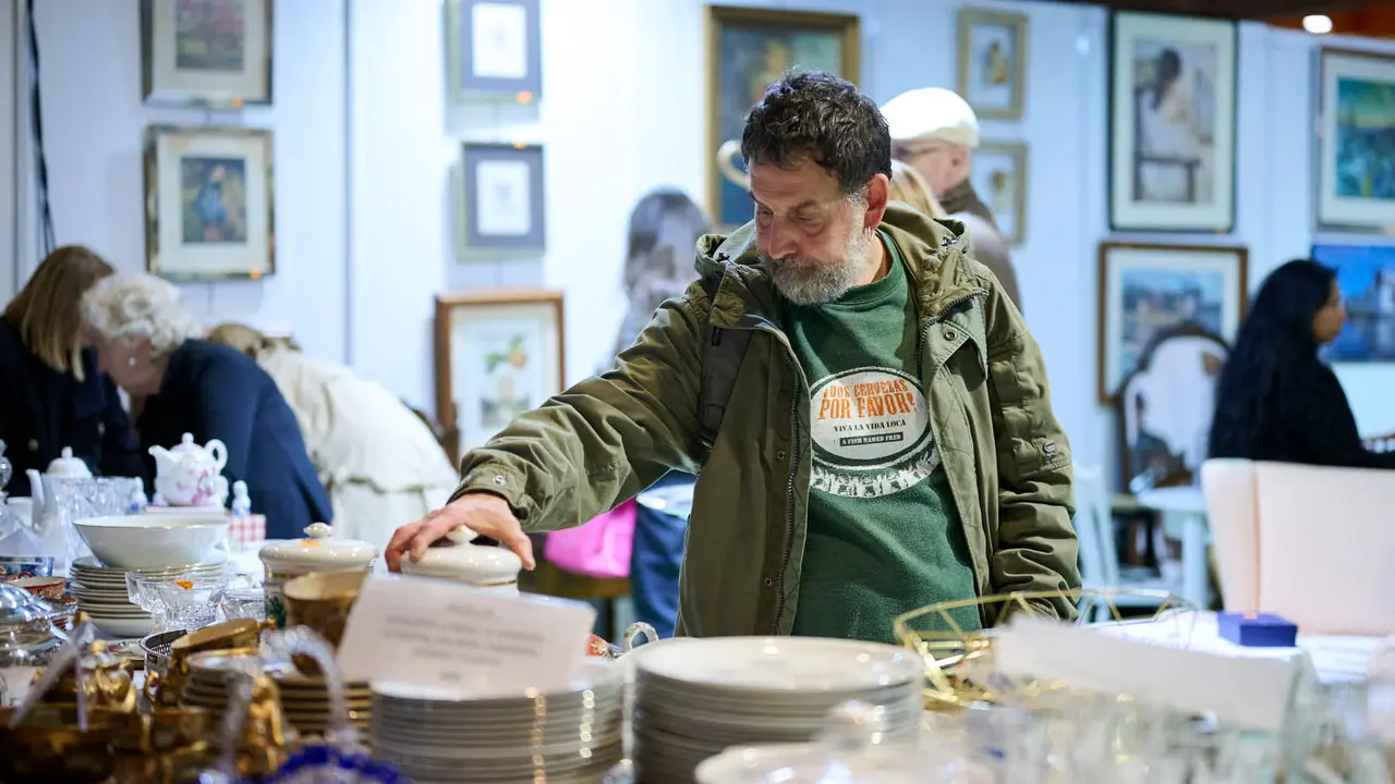 Inauguración del 30º aniversario del rastrillo de la asociación Nuevo Futuro. Antigua estación de autobuses de Pamplona. PABLO LASAOSA