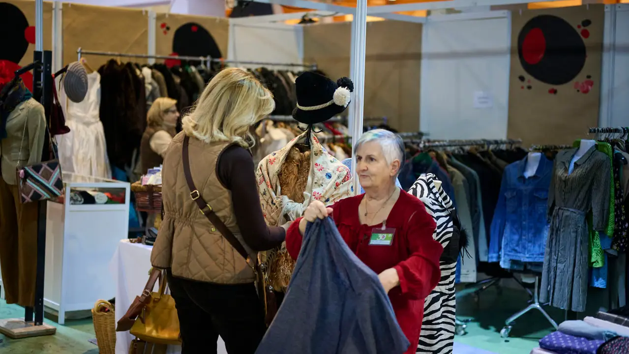 Inauguración del 30º aniversario del rastrillo de la asociación Nuevo Futuro. Antigua estación de autobuses de Pamplona. PABLO LASAOSA