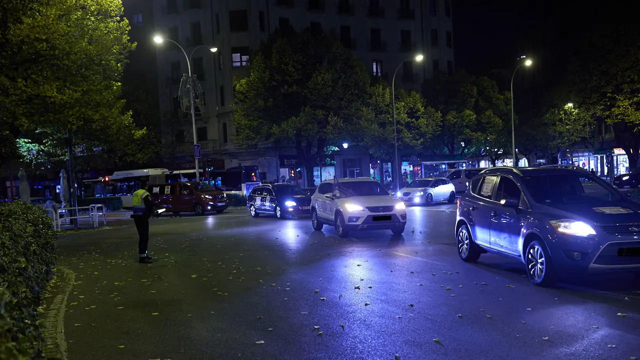 Caravana de coches por las calles de Pamplona organizada por el comité de empresa de TCC en el marco de los paros y movilizaciones para exigir un convenio digno para las villavesas. IÑIGO ALZUGARAY