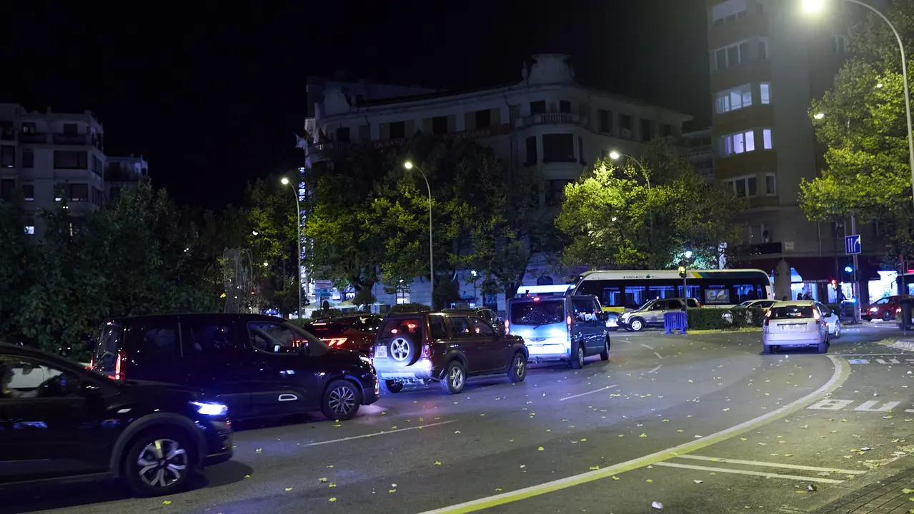 Caravana de coches por las calles de Pamplona organizada por el comité de empresa de TCC en el marco de los paros y movilizaciones para exigir un convenio digno para las villavesas. IÑIGO ALZUGARAY