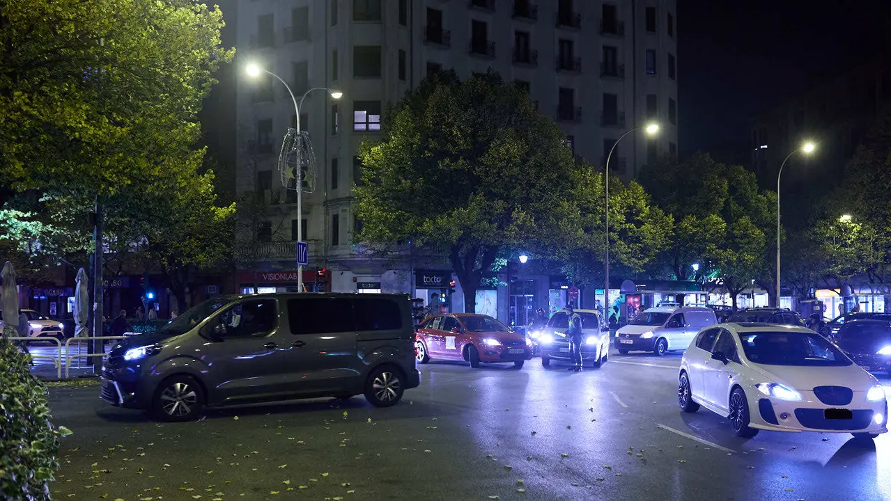 Caravana de coches por las calles de Pamplona organizada por el comité de empresa de TCC en el marco de los paros y movilizaciones para exigir un convenio digno para las villavesas. IÑIGO ALZUGARAY