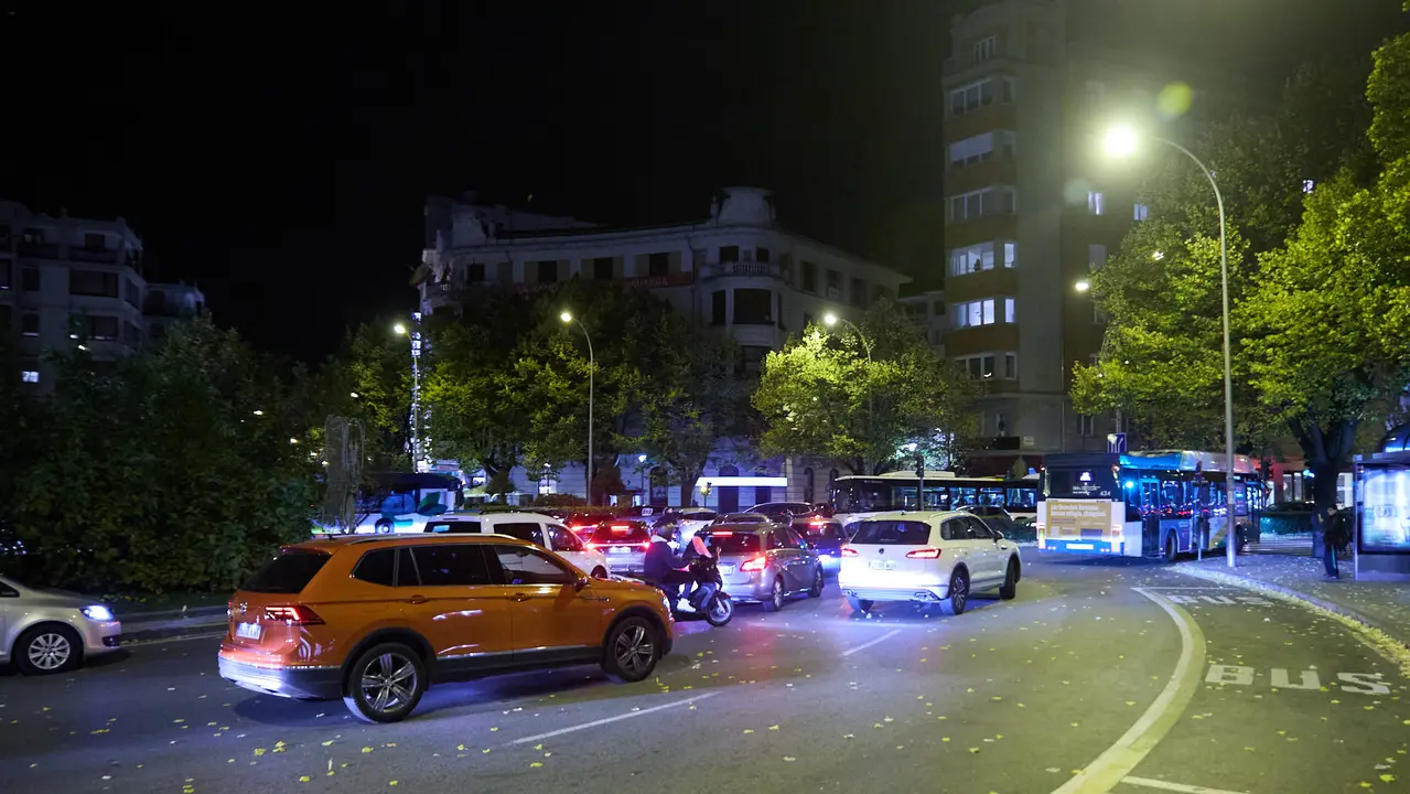 Caravana de coches por las calles de Pamplona organizada por el comité de empresa de TCC en el marco de los paros y movilizaciones para exigir un convenio digno para las villavesas. IÑIGO ALZUGARAY