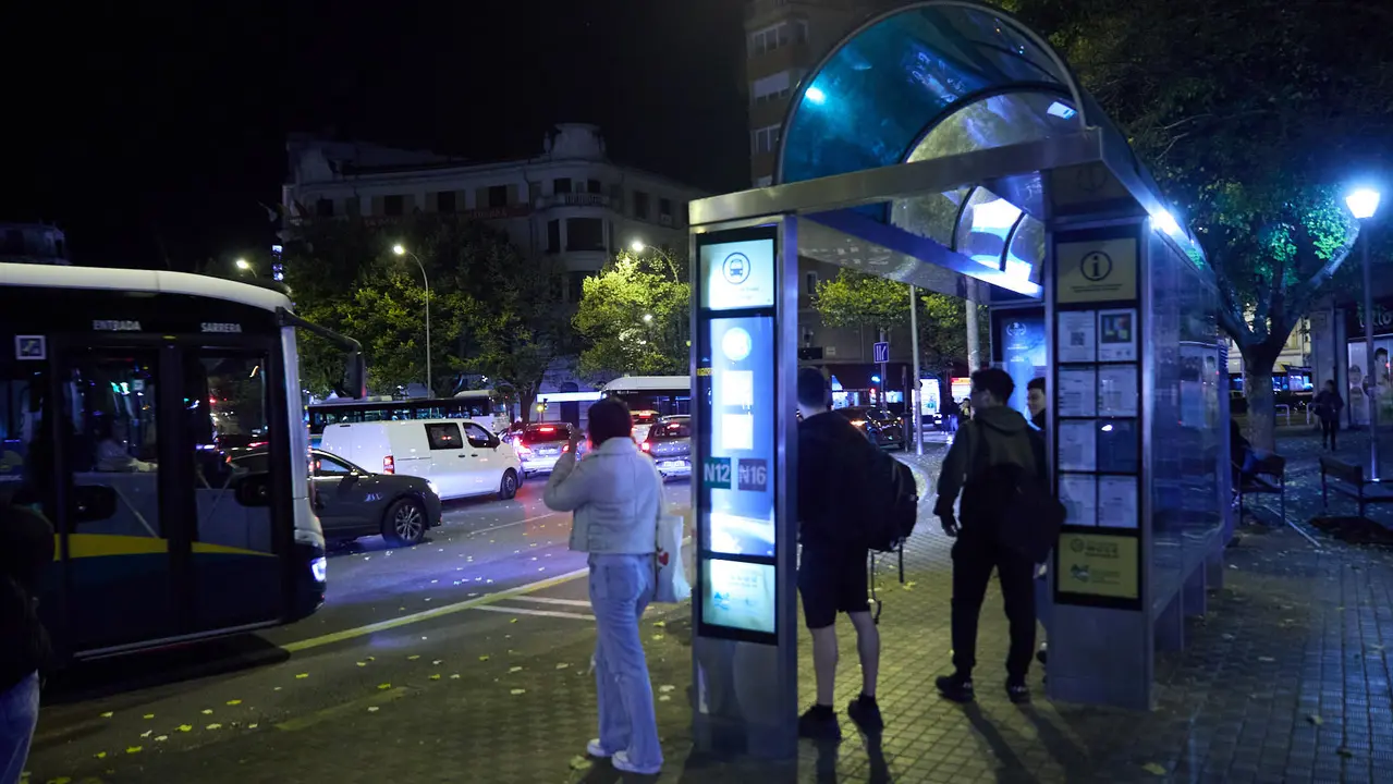 Caravana de coches por las calles de Pamplona organizada por el comité de empresa de TCC en el marco de los paros y movilizaciones para exigir un convenio digno para las villavesas. IÑIGO ALZUGARAY