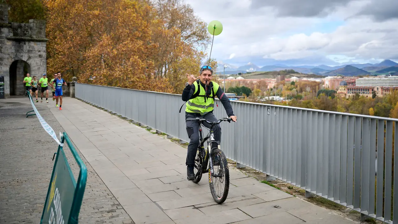 VII Carrera Popular Solidaria '+e', organizada por el Teléfono de la Esperanza de Navarra. PABLO LASAOSA