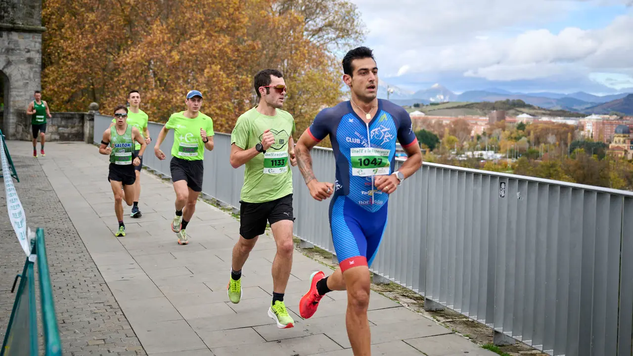 VII Carrera Popular Solidaria '+e', organizada por el Teléfono de la Esperanza de Navarra. PABLO LASAOSA