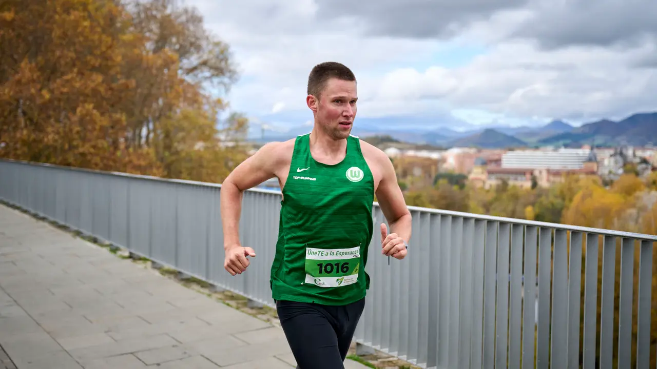 VII Carrera Popular Solidaria '+e', organizada por el Teléfono de la Esperanza de Navarra. PABLO LASAOSA