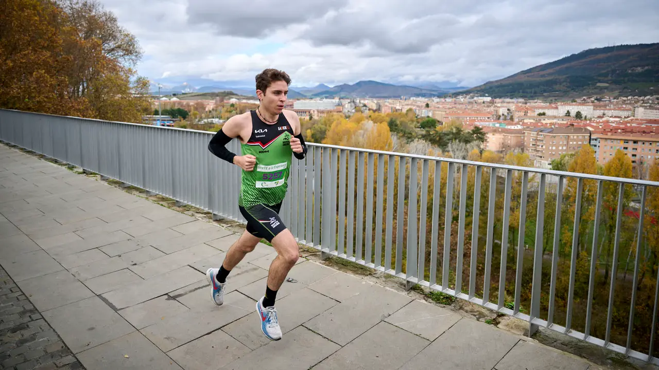 VII Carrera Popular Solidaria '+e', organizada por el Teléfono de la Esperanza de Navarra. PABLO LASAOSA