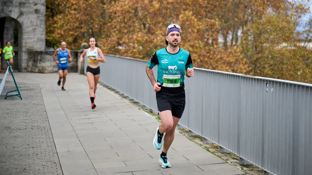 VII Carrera Popular Solidaria '+e', organizada por el Teléfono de la Esperanza de Navarra. PABLO LASAOSA
