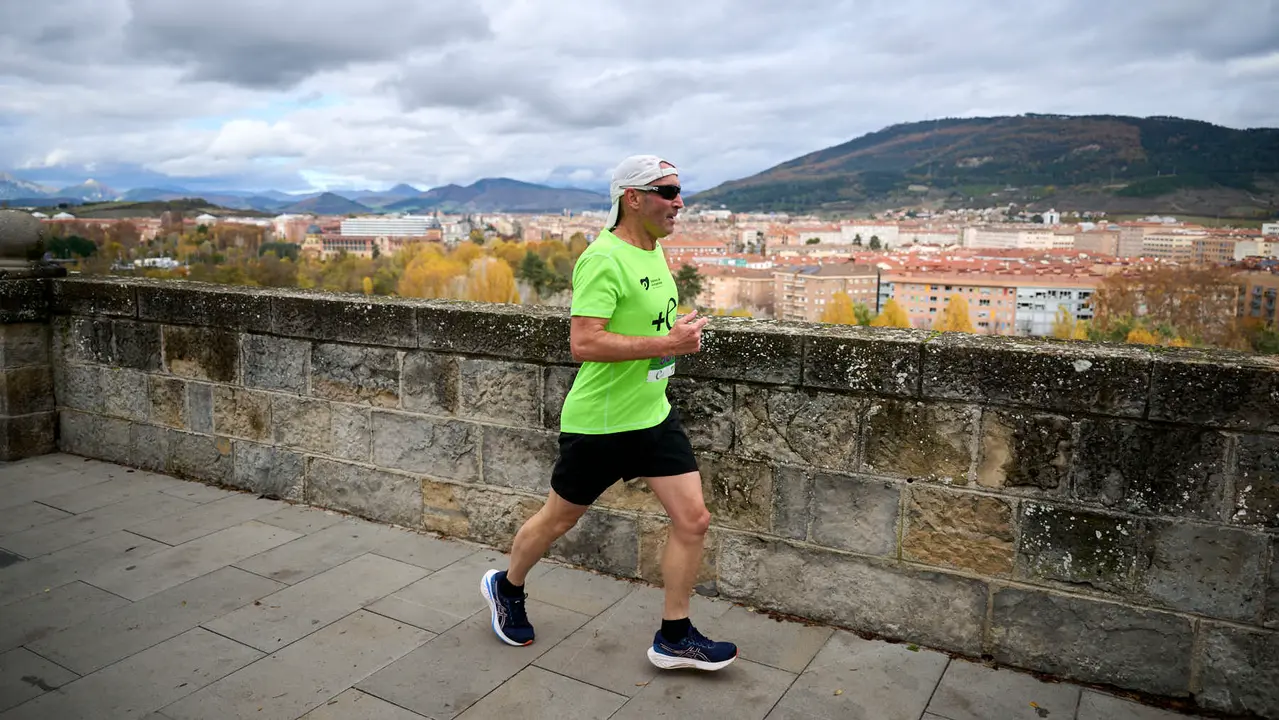 VII Carrera Popular Solidaria '+e', organizada por el Teléfono de la Esperanza de Navarra. PABLO LASAOSA
