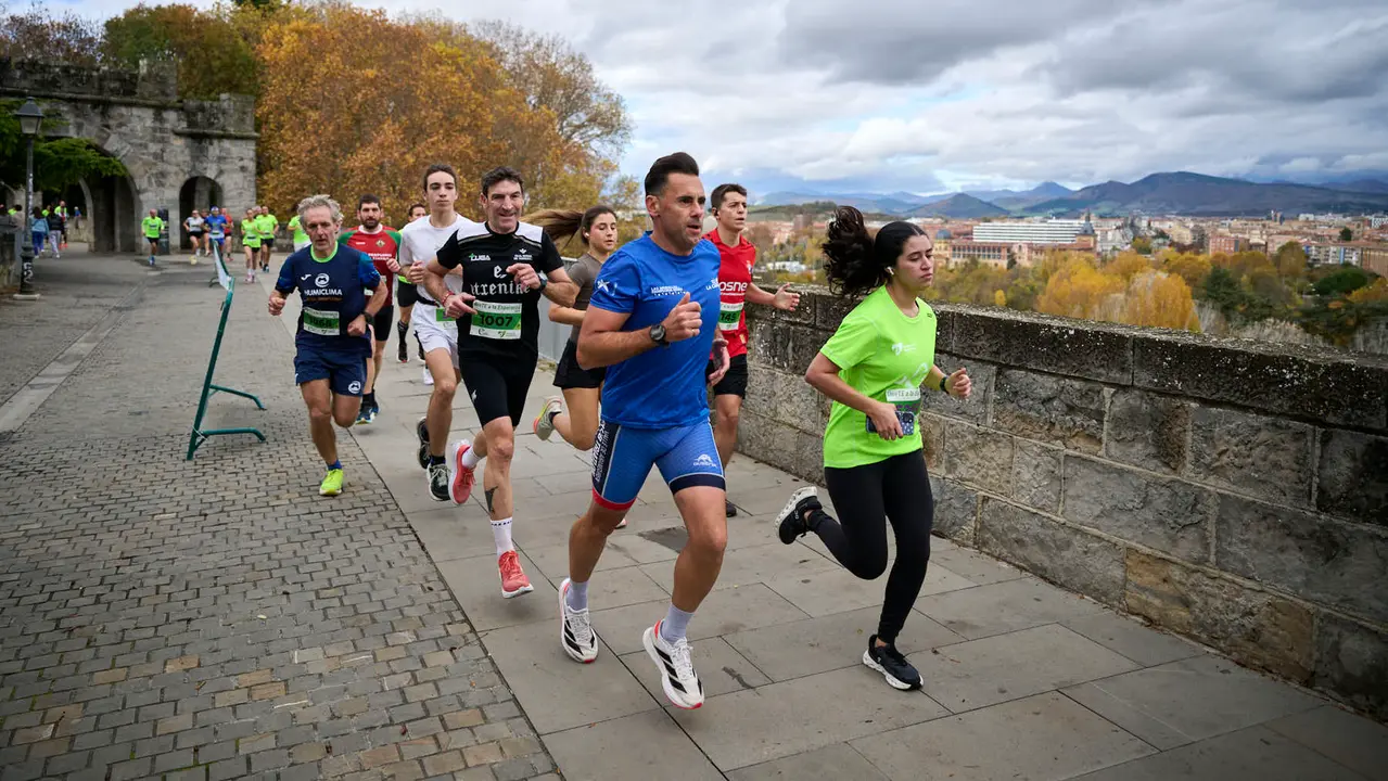 VII Carrera Popular Solidaria '+e', organizada por el Teléfono de la Esperanza de Navarra. PABLO LASAOSA