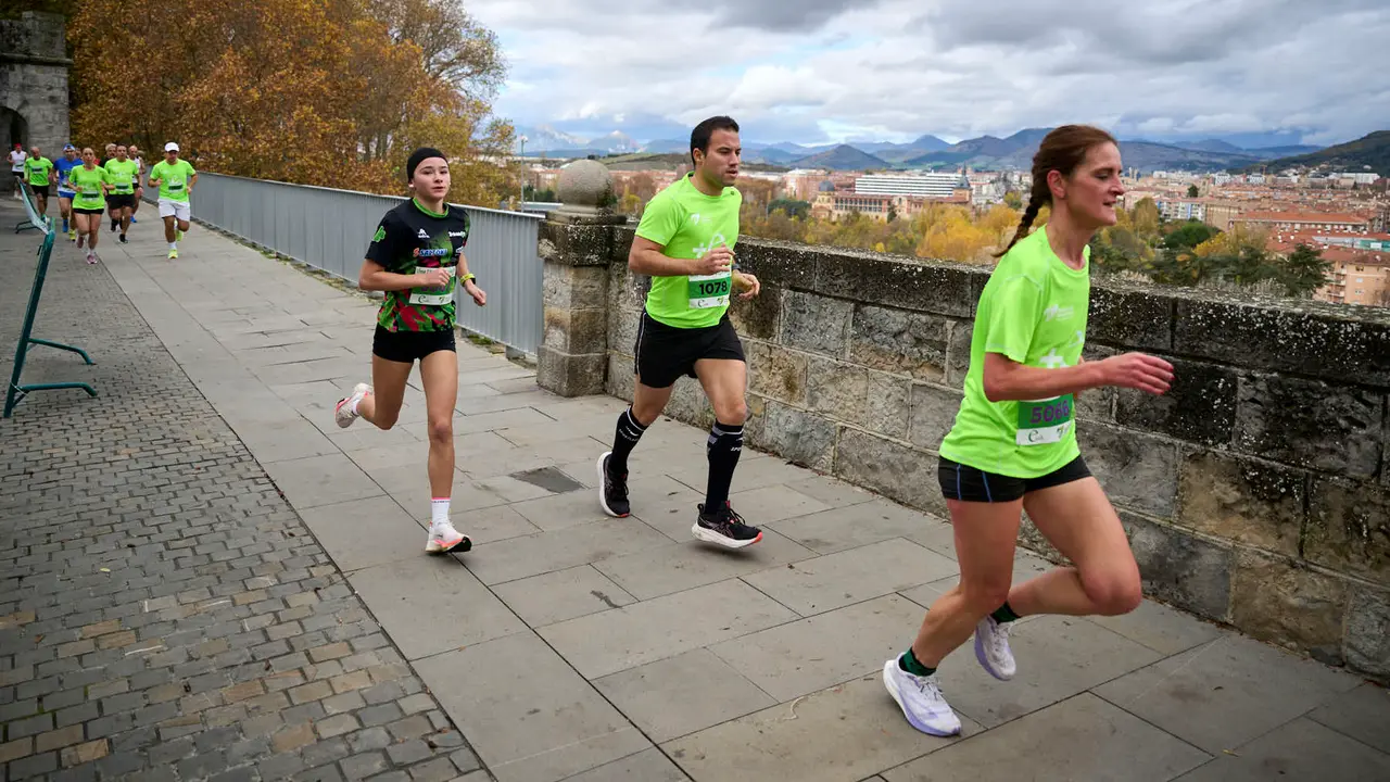 VII Carrera Popular Solidaria '+e', organizada por el Teléfono de la Esperanza de Navarra. PABLO LASAOSA