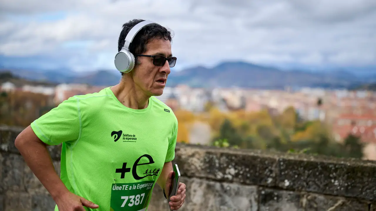 VII Carrera Popular Solidaria '+e', organizada por el Teléfono de la Esperanza de Navarra. PABLO LASAOSA