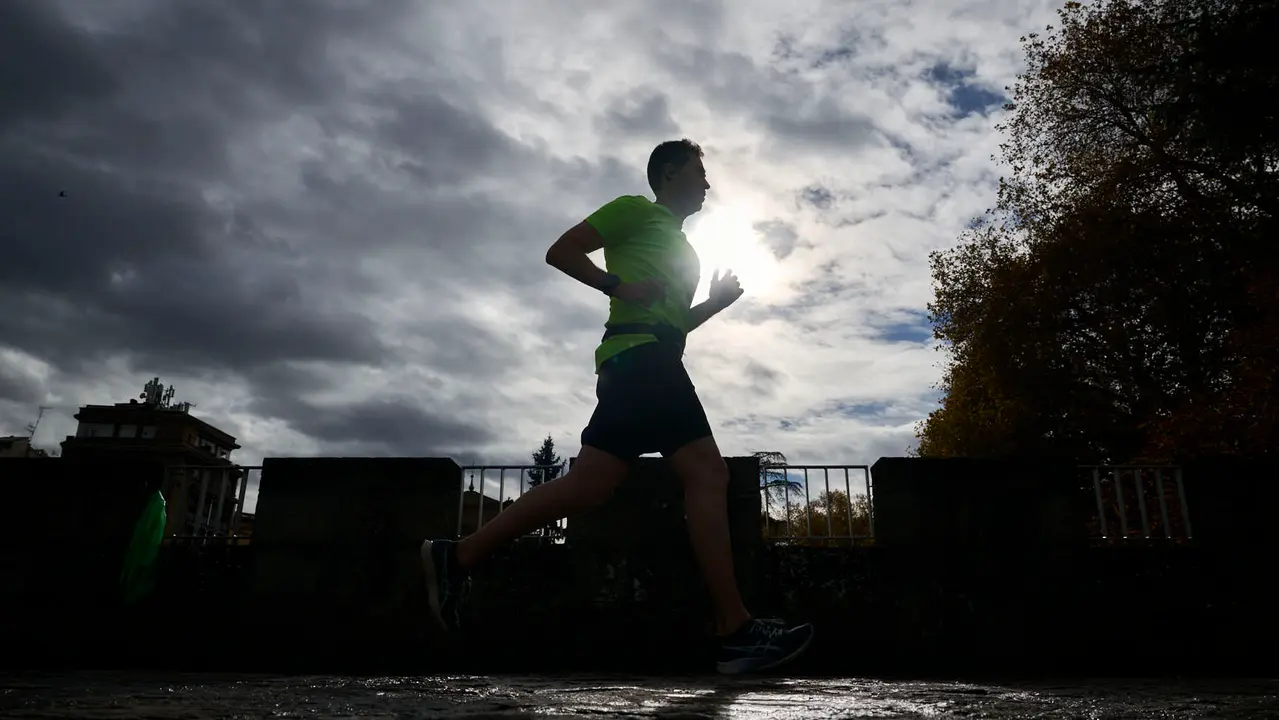 VII Carrera Popular Solidaria '+e', organizada por el Teléfono de la Esperanza de Navarra. PABLO LASAOSA