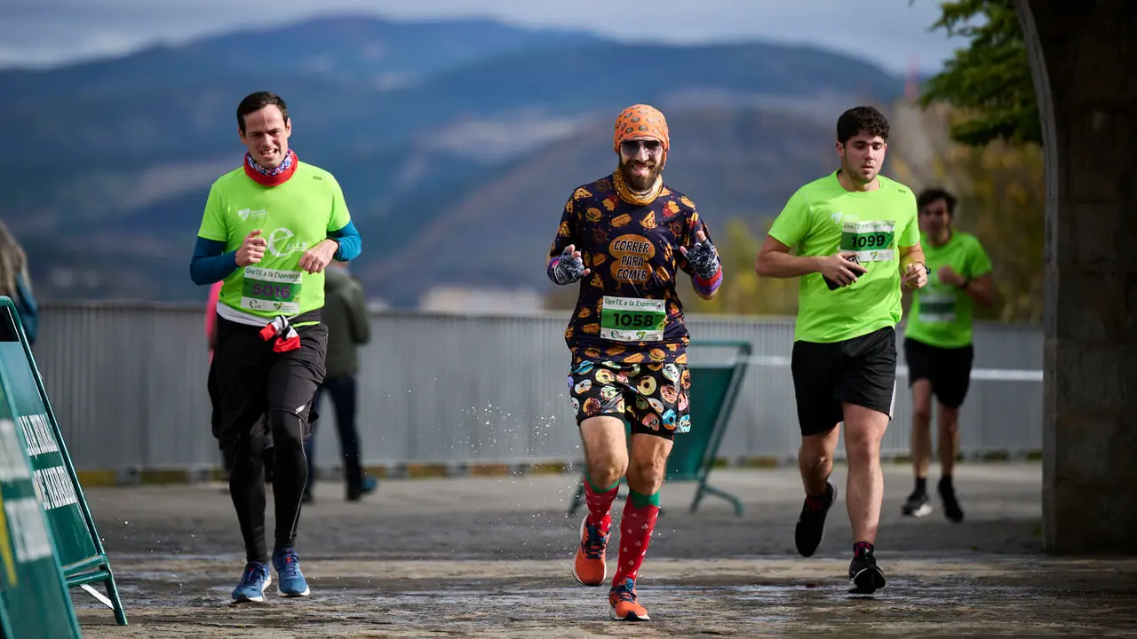 VII Carrera Popular Solidaria '+e', organizada por el Teléfono de la Esperanza de Navarra. PABLO LASAOSA