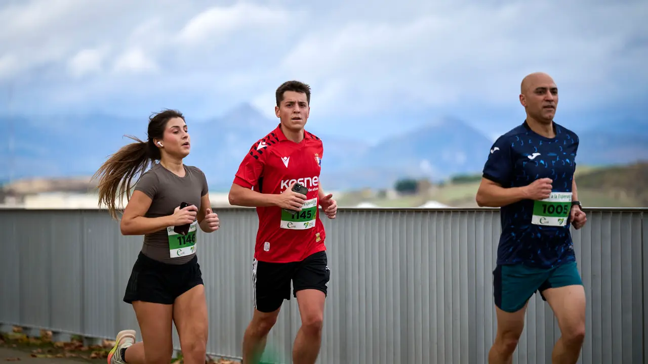 VII Carrera Popular Solidaria '+e', organizada por el Teléfono de la Esperanza de Navarra. PABLO LASAOSA