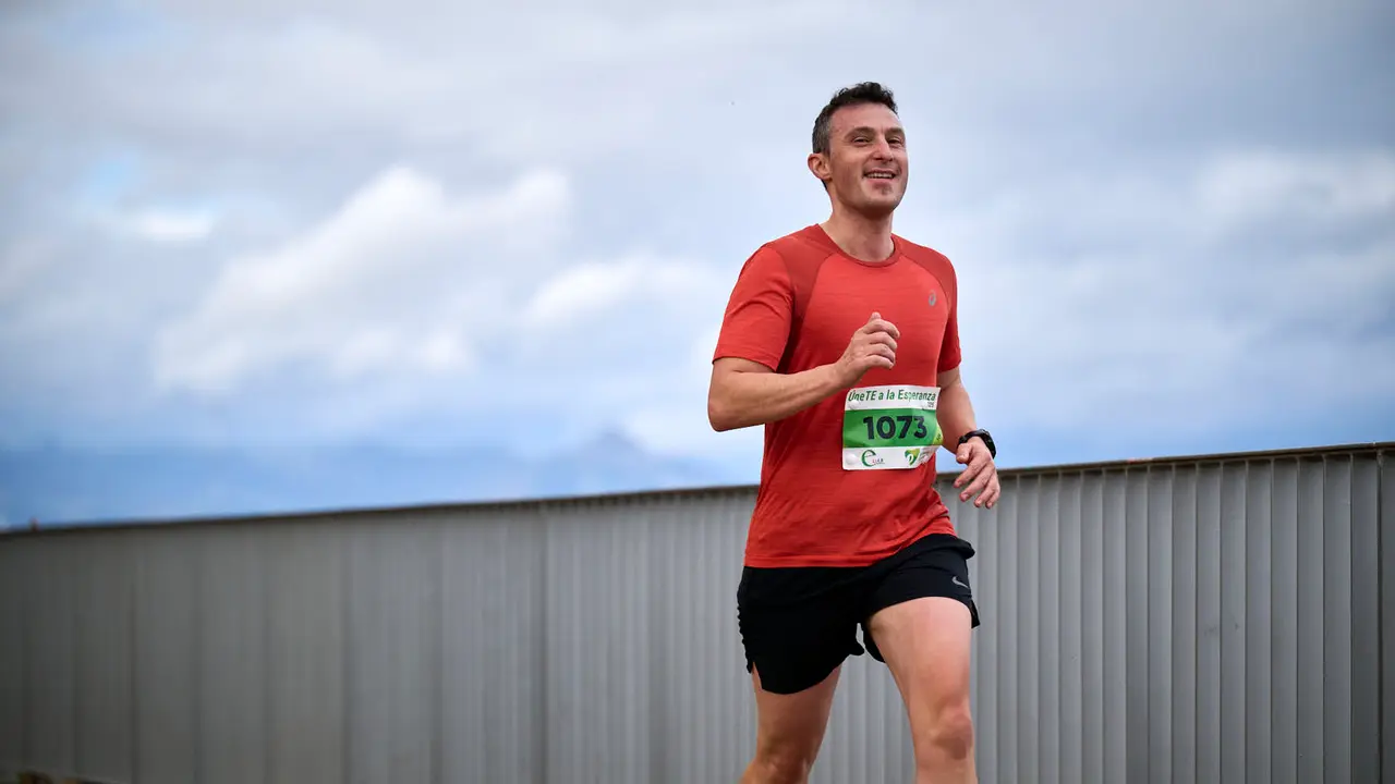 VII Carrera Popular Solidaria '+e', organizada por el Teléfono de la Esperanza de Navarra. PABLO LASAOSA