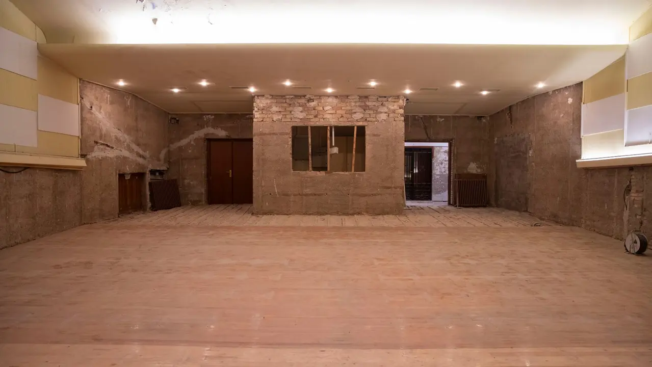 Los trabajos de demolici&oacute;n centran la primera fase de las obras en la Casa de las Mujeres, que estar&aacute; lista para finales de febrero de 2026. CEDIDA