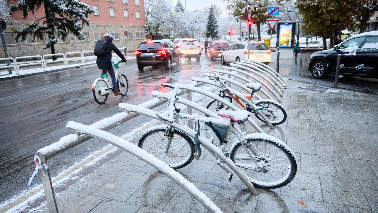 Nieve en Pamplona. IÑIGO ALZUGARAY