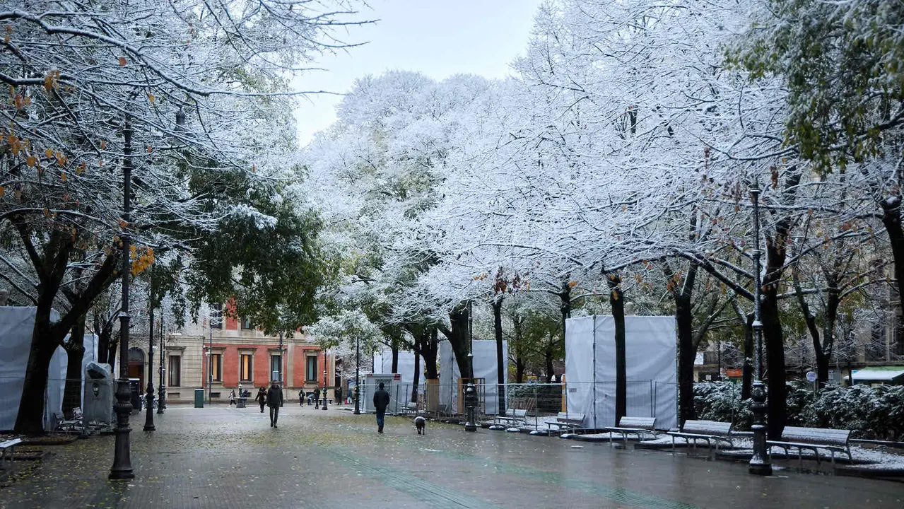 Nieve en Pamplona. IÑIGO ALZUGARAY
