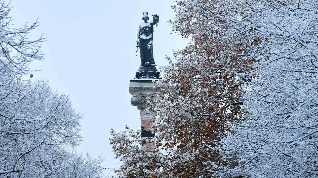 Nieve en Pamplona. IÑIGO ALZUGARAY