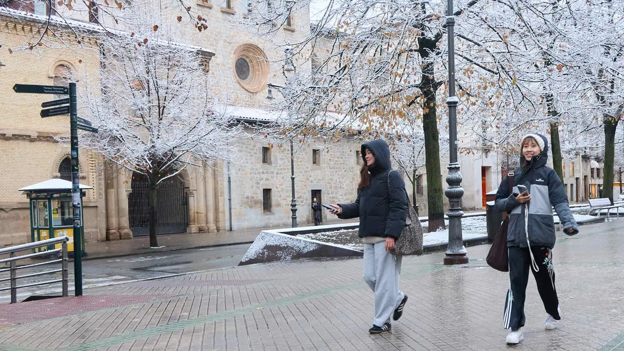 Nieve en Pamplona. IÑIGO ALZUGARAY