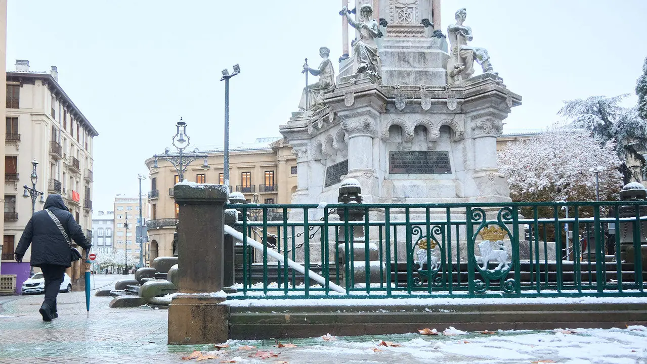 Nieve en Pamplona. IÑIGO ALZUGARAY
