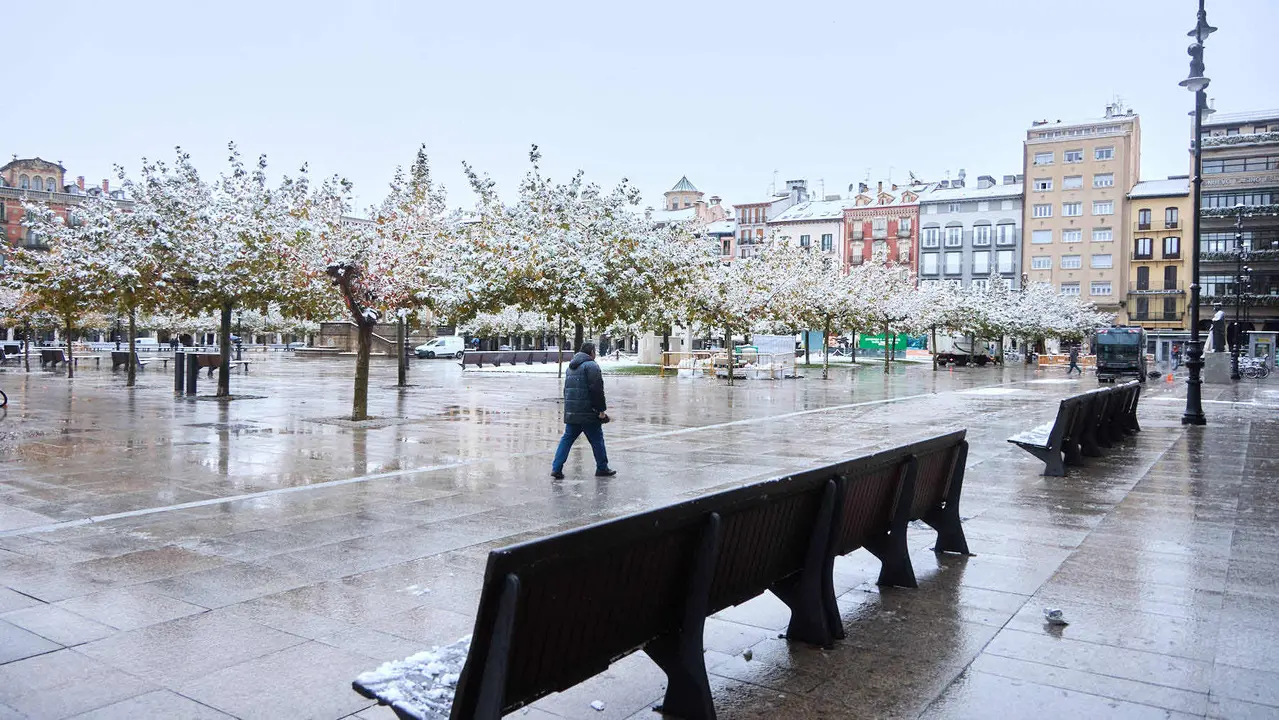 Nieve en Pamplona. IÑIGO ALZUGARAY