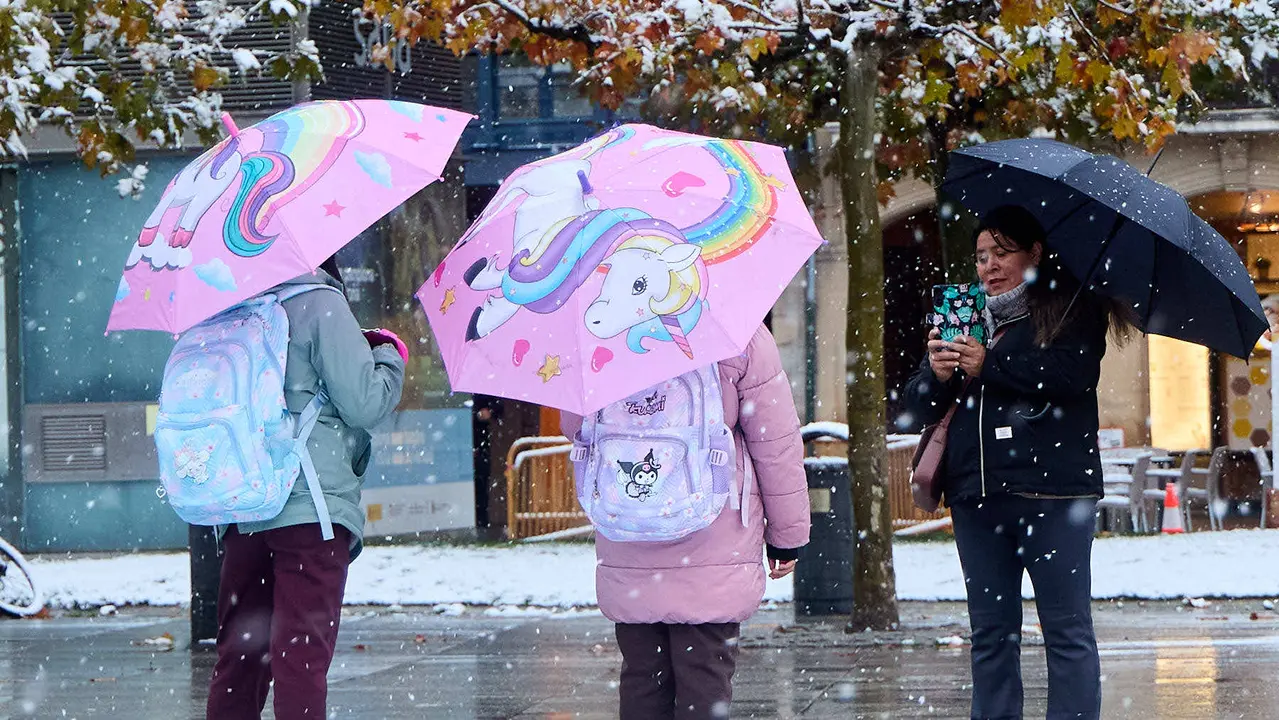 Nieve en Pamplona. IÑIGO ALZUGARAY