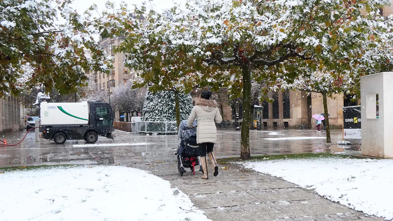 Nieve en Pamplona. IÑIGO ALZUGARAY