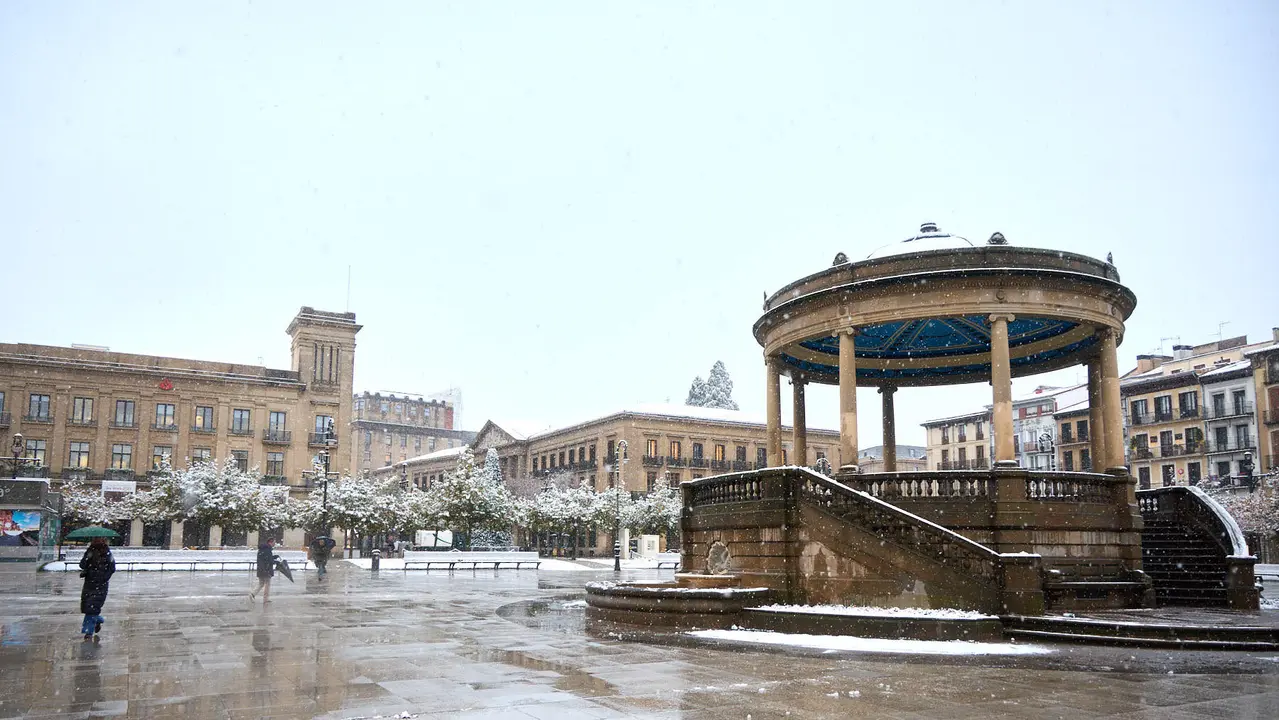 Nieve en Pamplona. IÑIGO ALZUGARAY