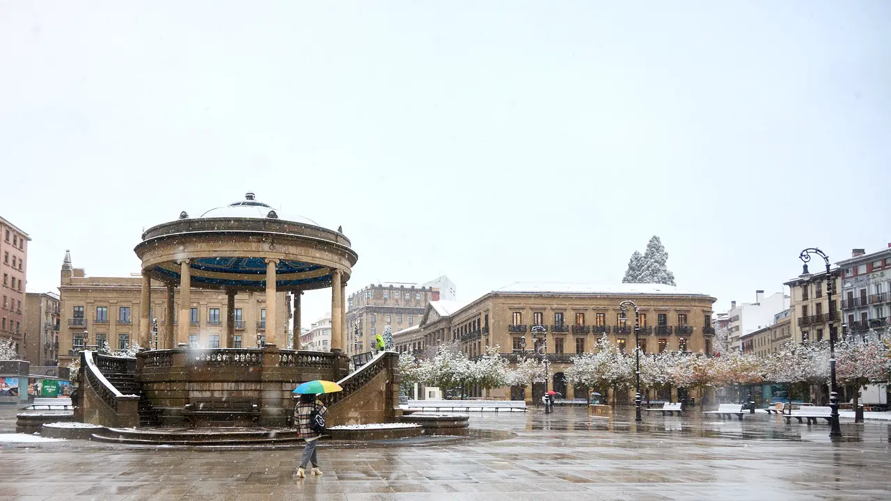 Nieve en Pamplona. IÑIGO ALZUGARAY