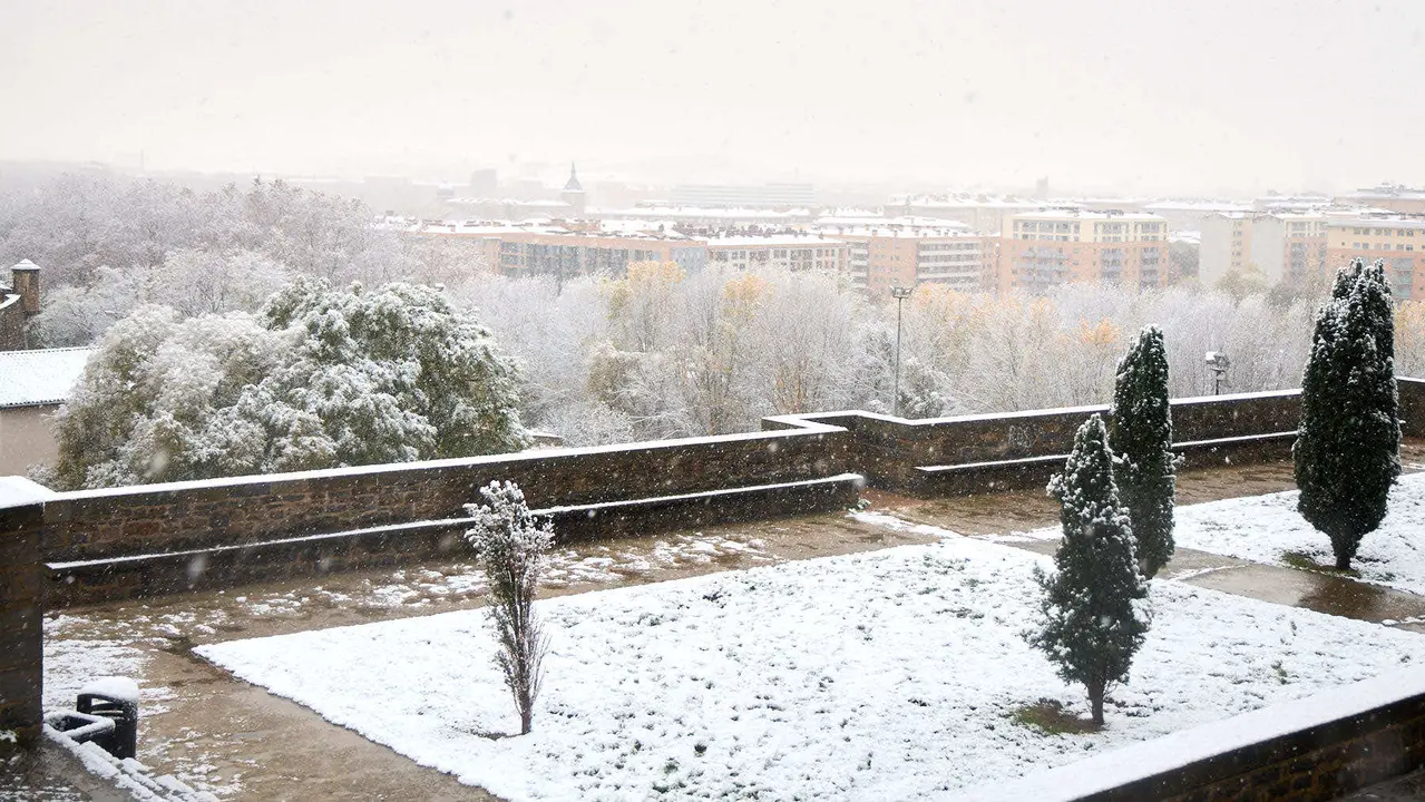 Nieve en Pamplona. IÑIGO ALZUGARAY