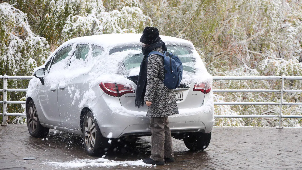 Nieve en Pamplona. IÑIGO ALZUGARAY