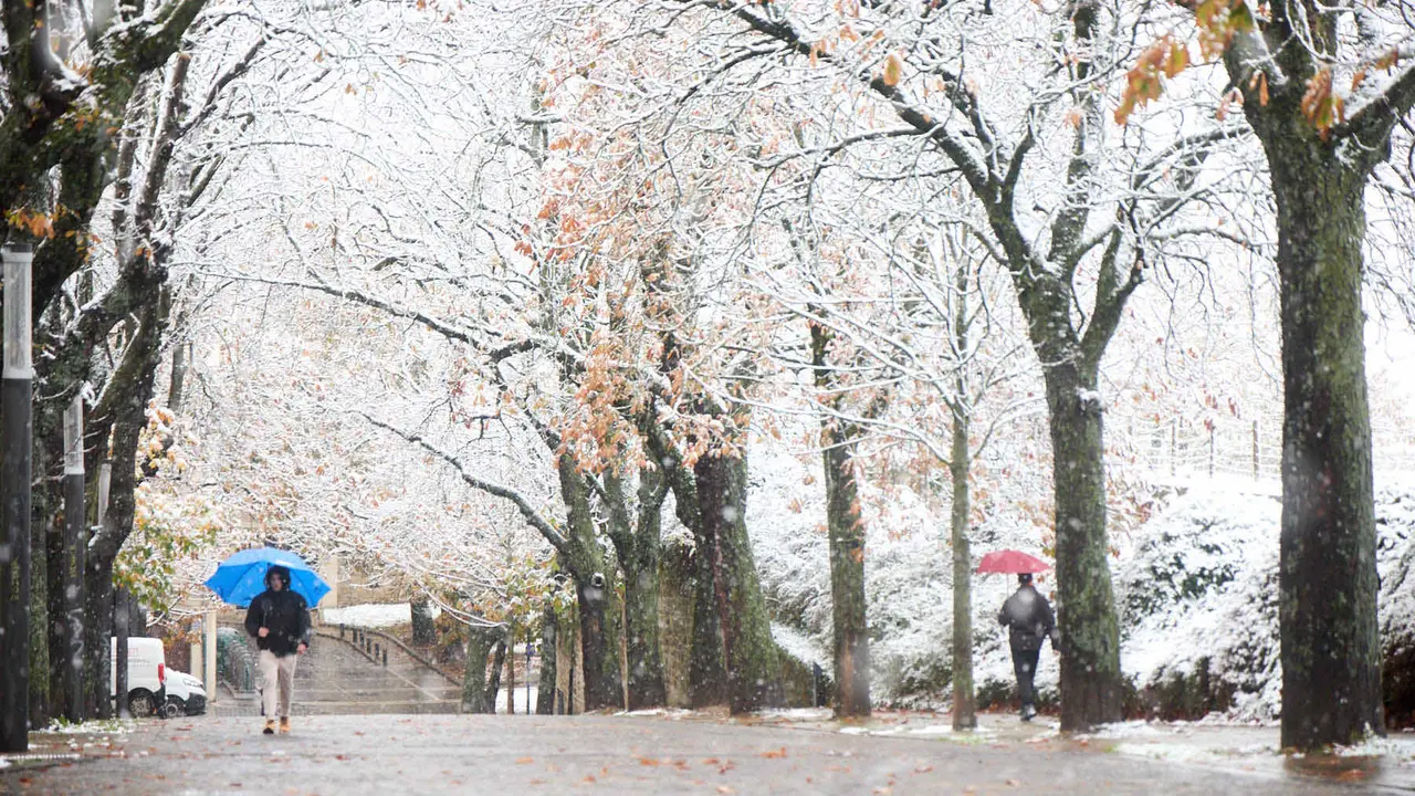Nieve en Pamplona. IÑIGO ALZUGARAY