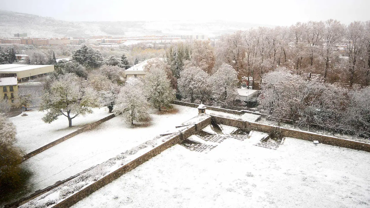 Nieve en Pamplona. IÑIGO ALZUGARAY